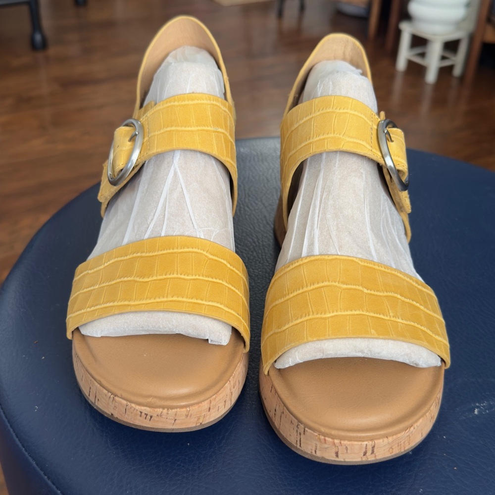 Sofft Faedra wedge sandals yellow, crocodile-embossed leather New‎ without box - Picture 2 of 7
